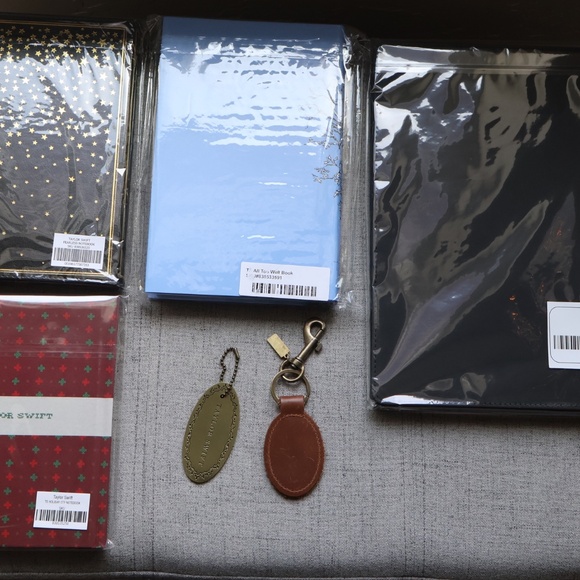 Taylor Swift Bundle - Picture 3 of 6